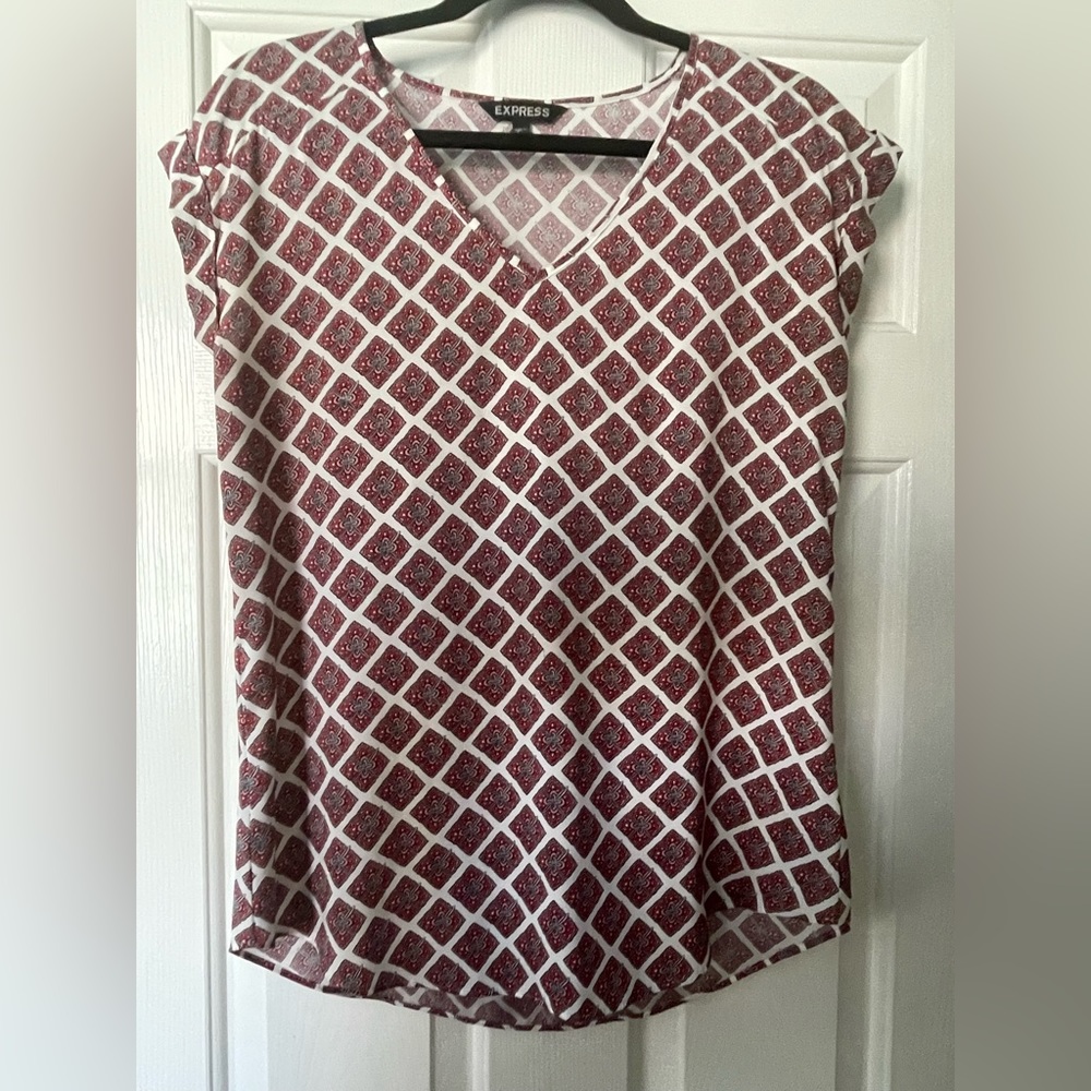 Gorgeous EXPRESS V Neck Shell Top Sz S